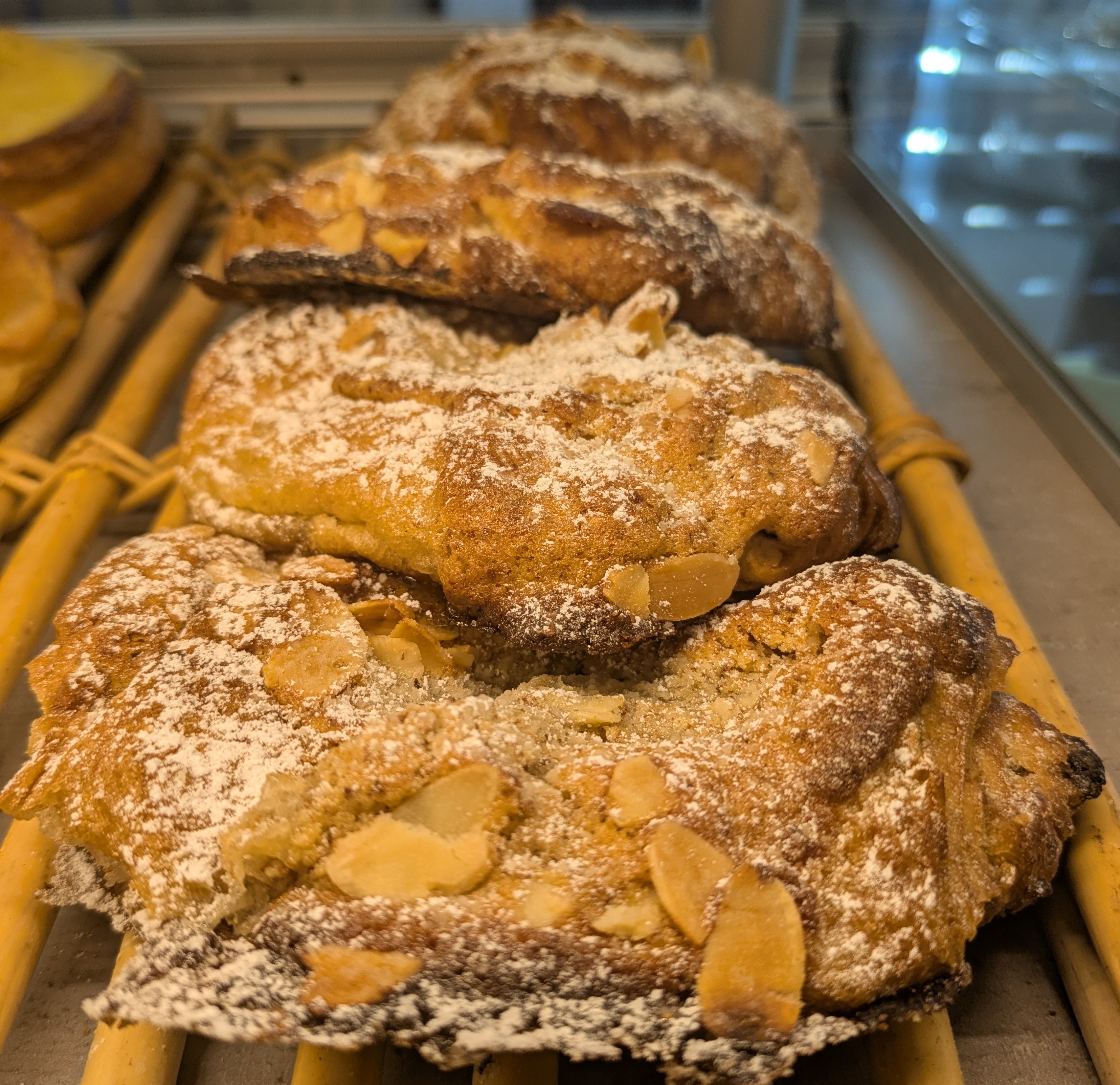 Croissant frangipane